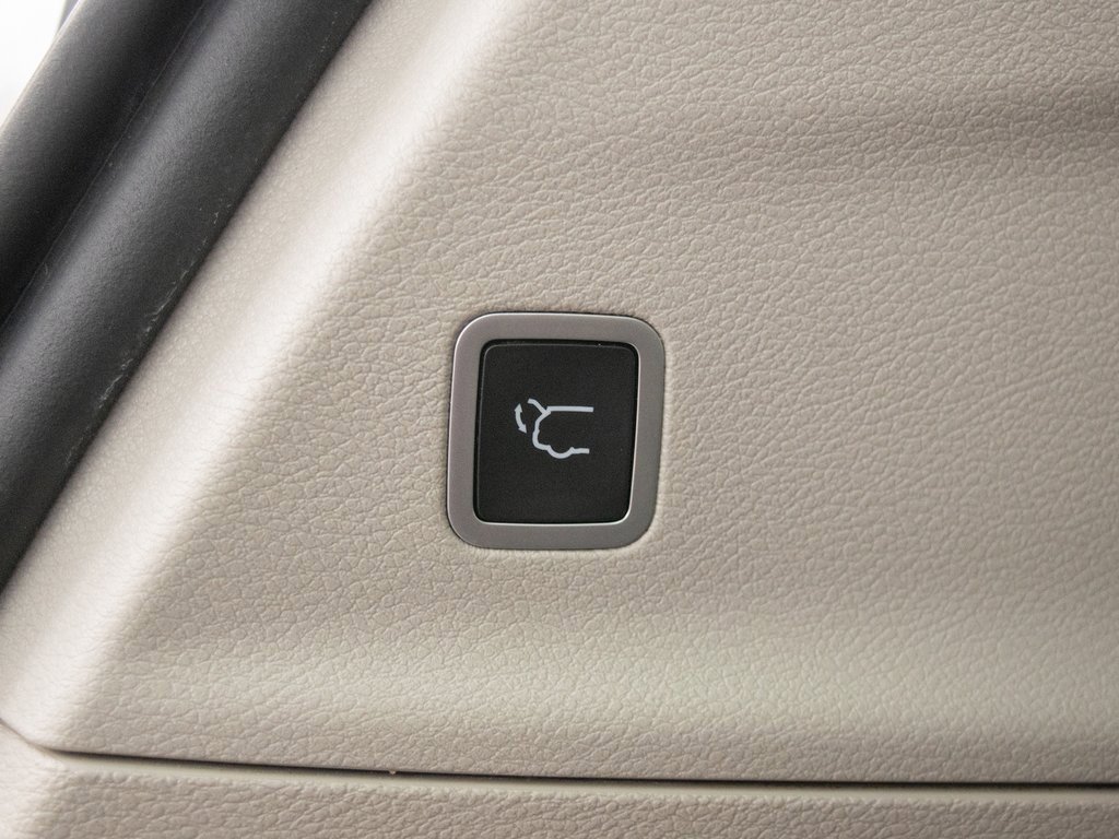 Used 2018 Chrysler Pacifica Limited image 7