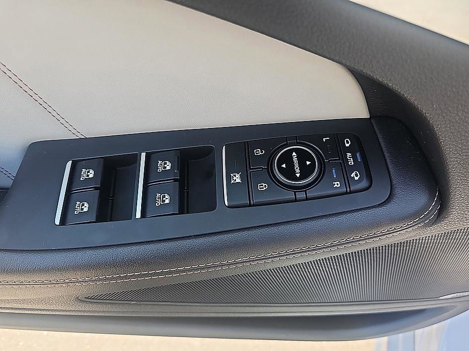Used 2019 Genesis G80 3.3T Sport RWD image 12