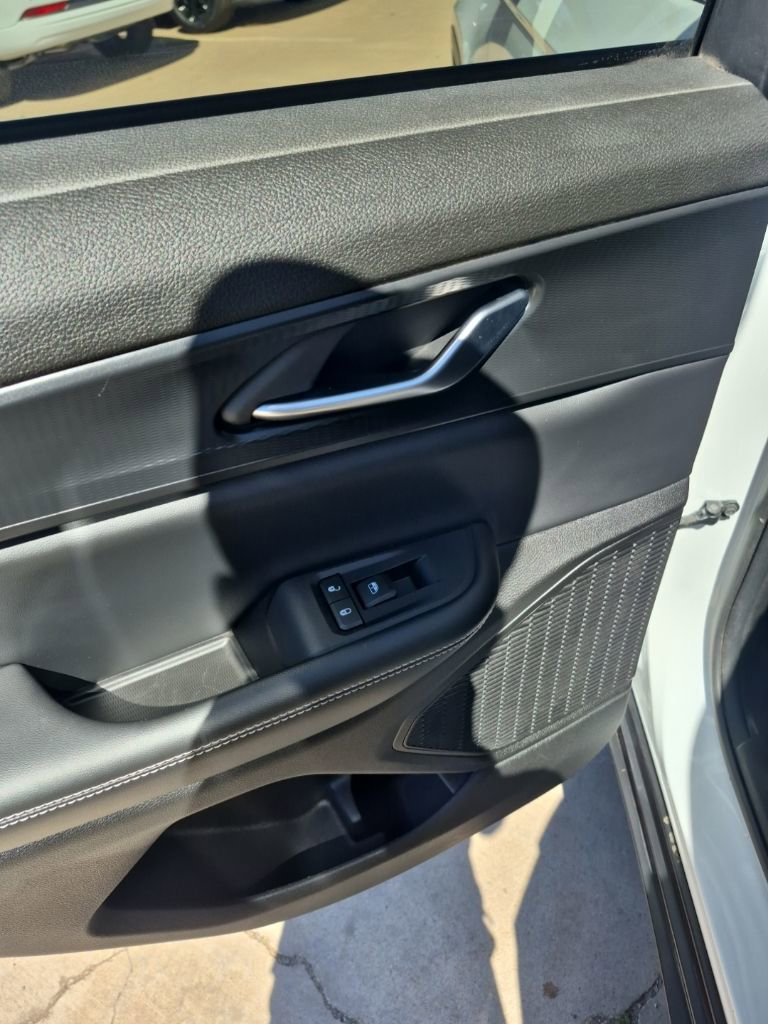 Used 2023 Jeep Grand Cherokee Laredo X image 16