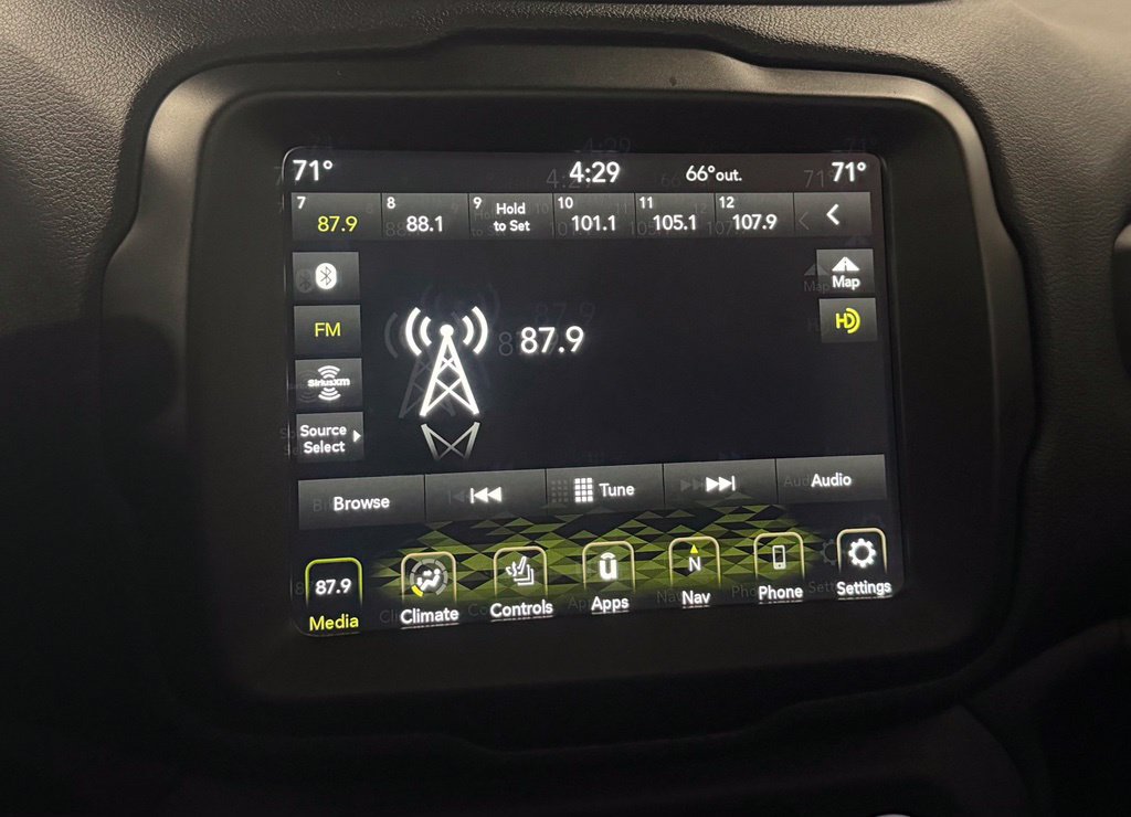 Used 2022 Jeep Renegade Trailhawk w/ Sun/Sound Group AWD/4WD image 18