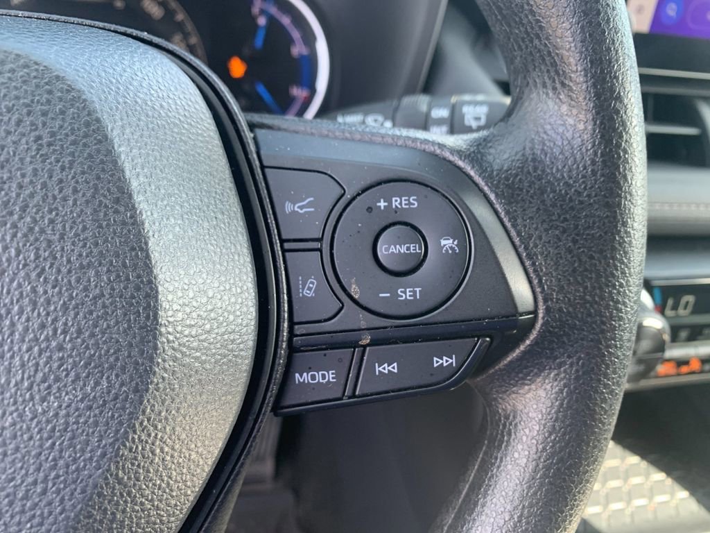 Used 2025 Toyota RAV4 XLE AWD/4WD image 28