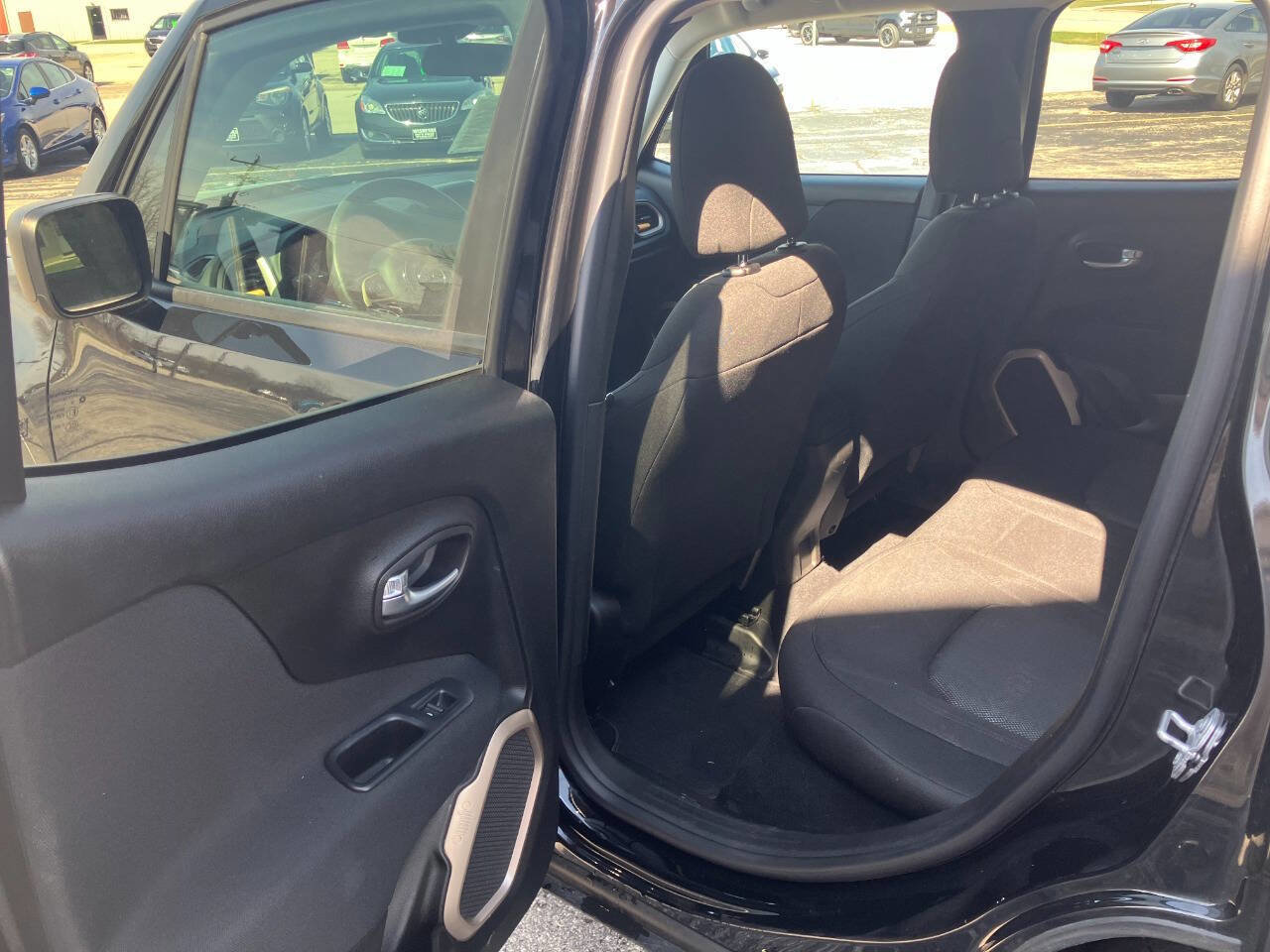 Used 2017 Jeep Renegade Sport w/ Power & Air Group image 11