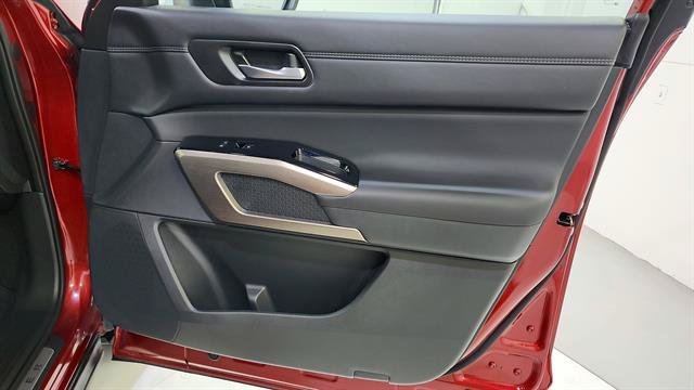 Certified 2025 Nissan Pathfinder Platinum w/ Cargo Package FWD image 28