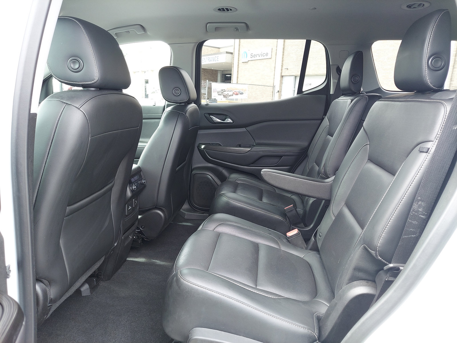 Used 2019 GMC Acadia SLT w/ LPO, Floor Liner Package FWD image 10