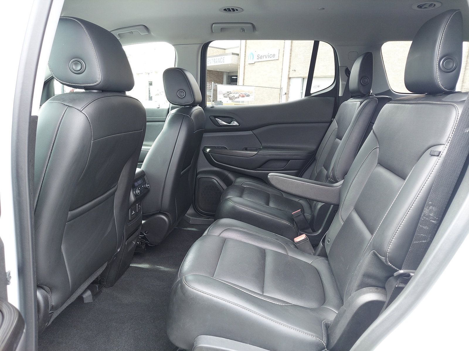 Used 2019 GMC Acadia SLT w/ LPO, Floor Liner Package image 10