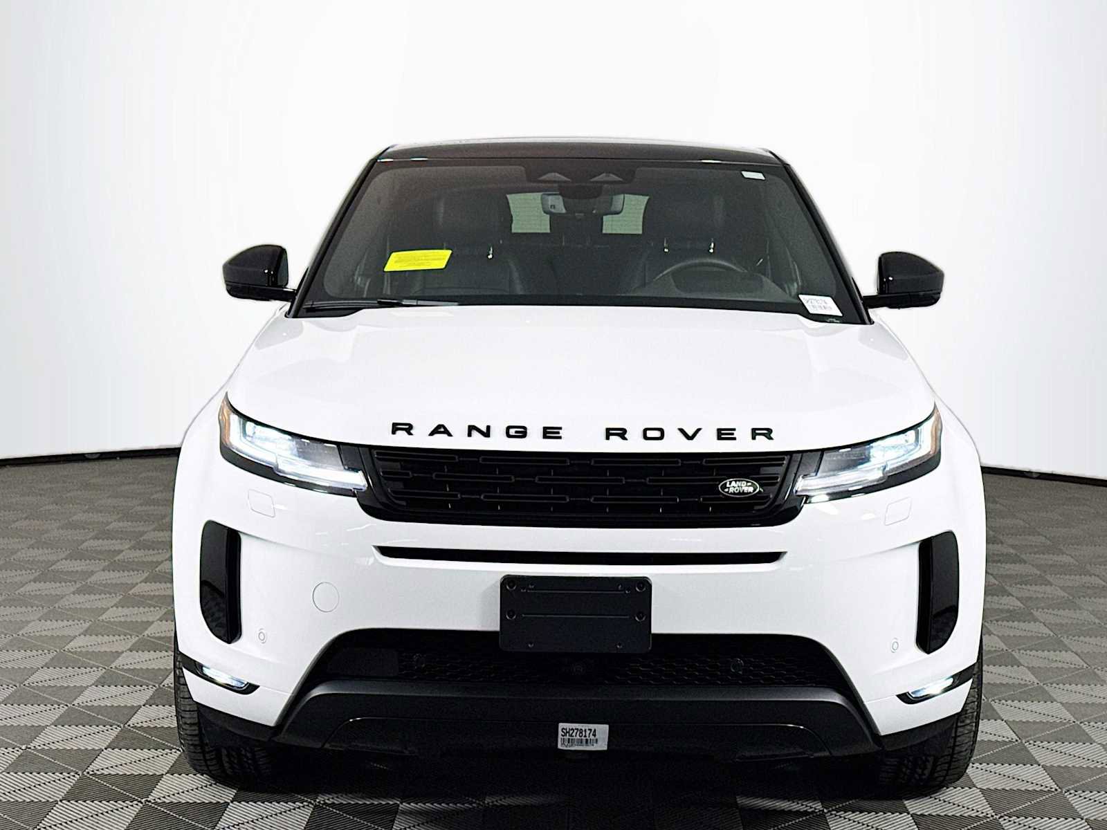 Used 2025 Land Rover Range Rover Evoque S image 2