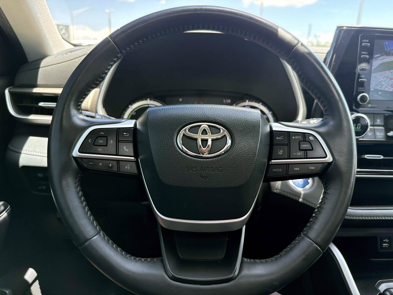 Used 2022 Toyota Highlander XLE AWD/4WD image 29