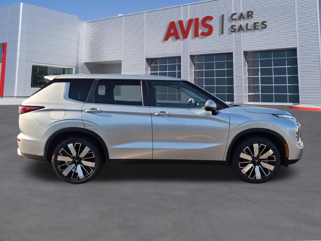Used 2025 Mitsubishi Outlander SE AWD/4WD image 5