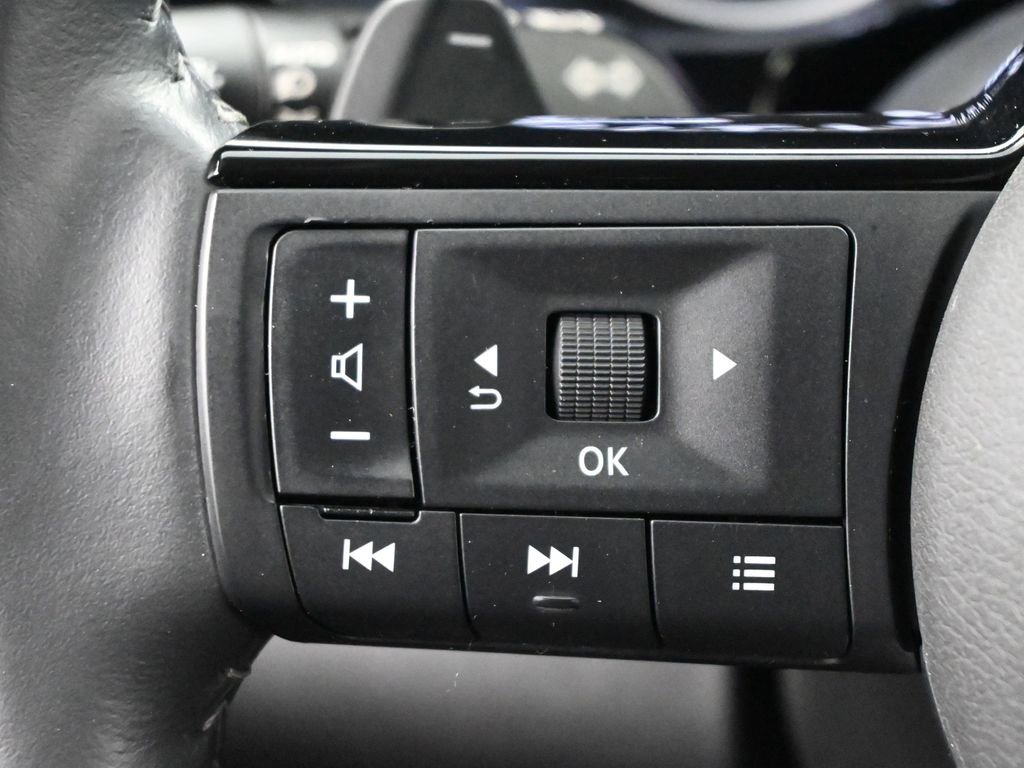 Used 2024 Nissan Pathfinder SL w/ SL Premium Package FWD image 6