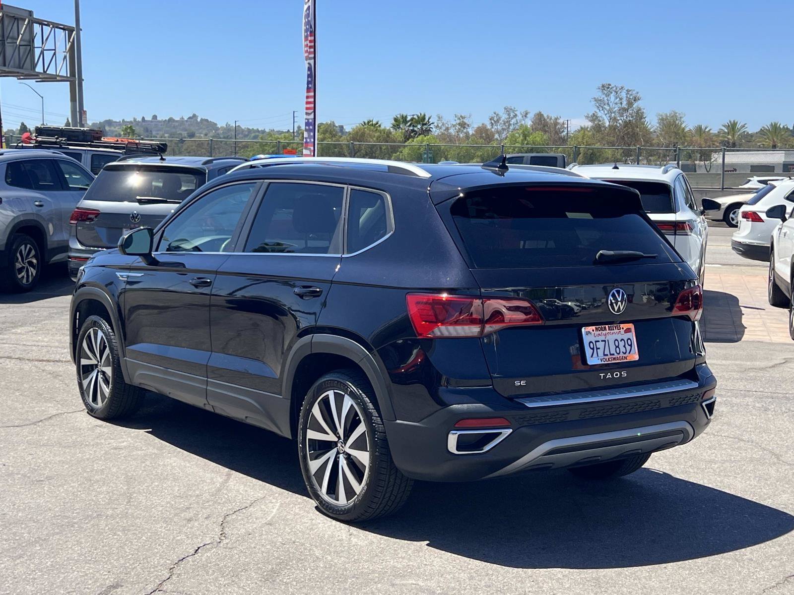 Certified 2023 Volkswagen Taos SE w/ Panoramic Sunroof Package FWD image 3