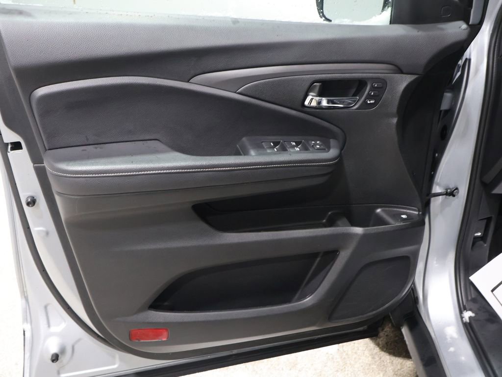 Used 2025 Honda Ridgeline RTL image 12