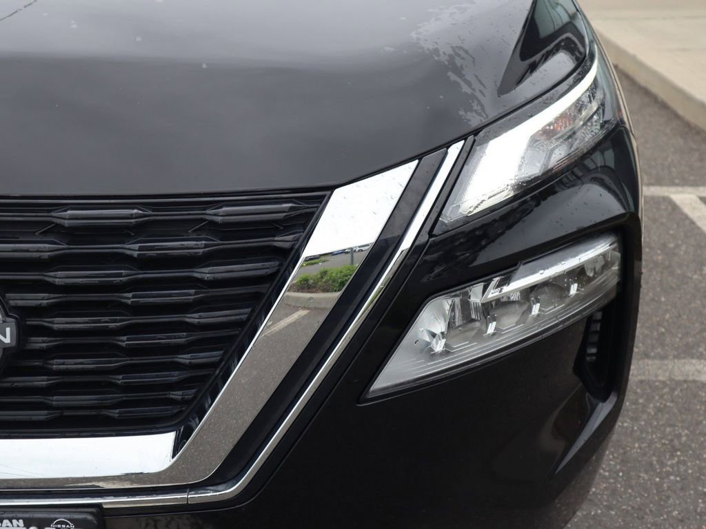 Certified 2022 Nissan Rogue SV w/ SV Premium Package image 13