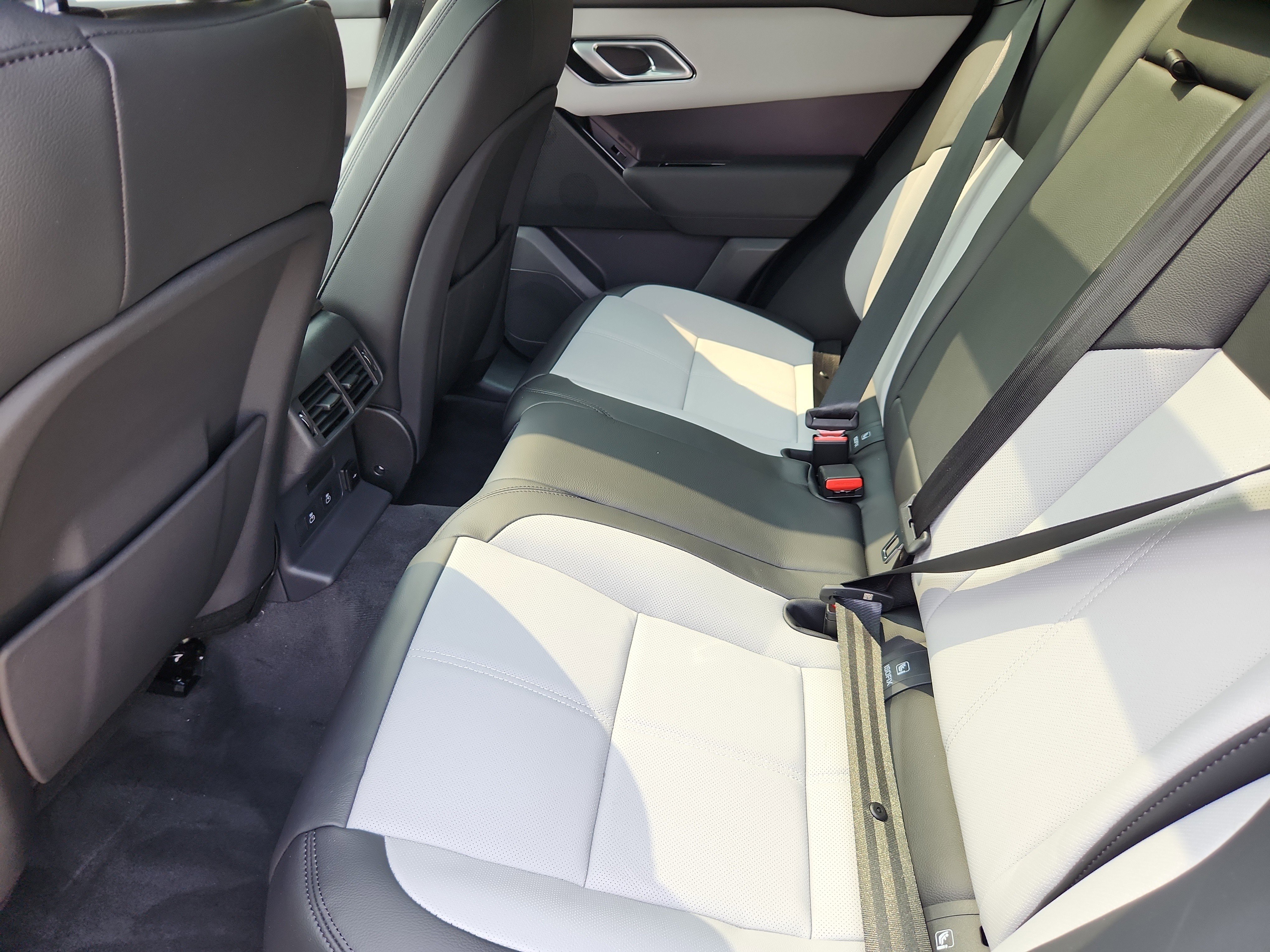 Used 2026 Land Rover Range Rover Velar Dynamic SE image 5