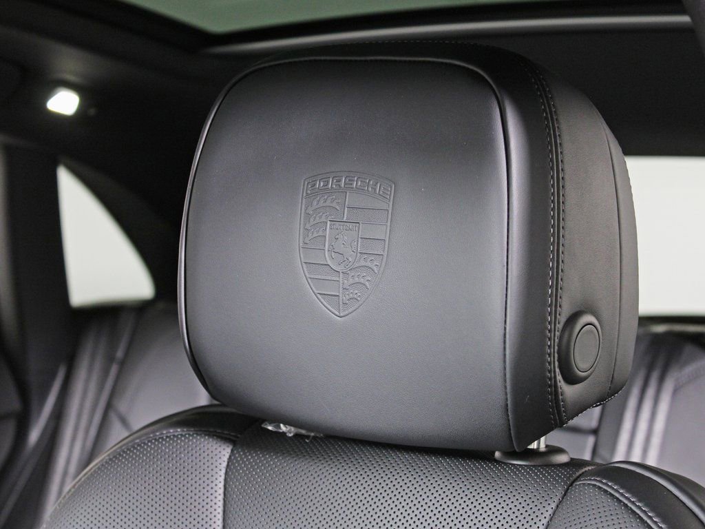 Certified 2026 Porsche Macan AWD/4WD image 19