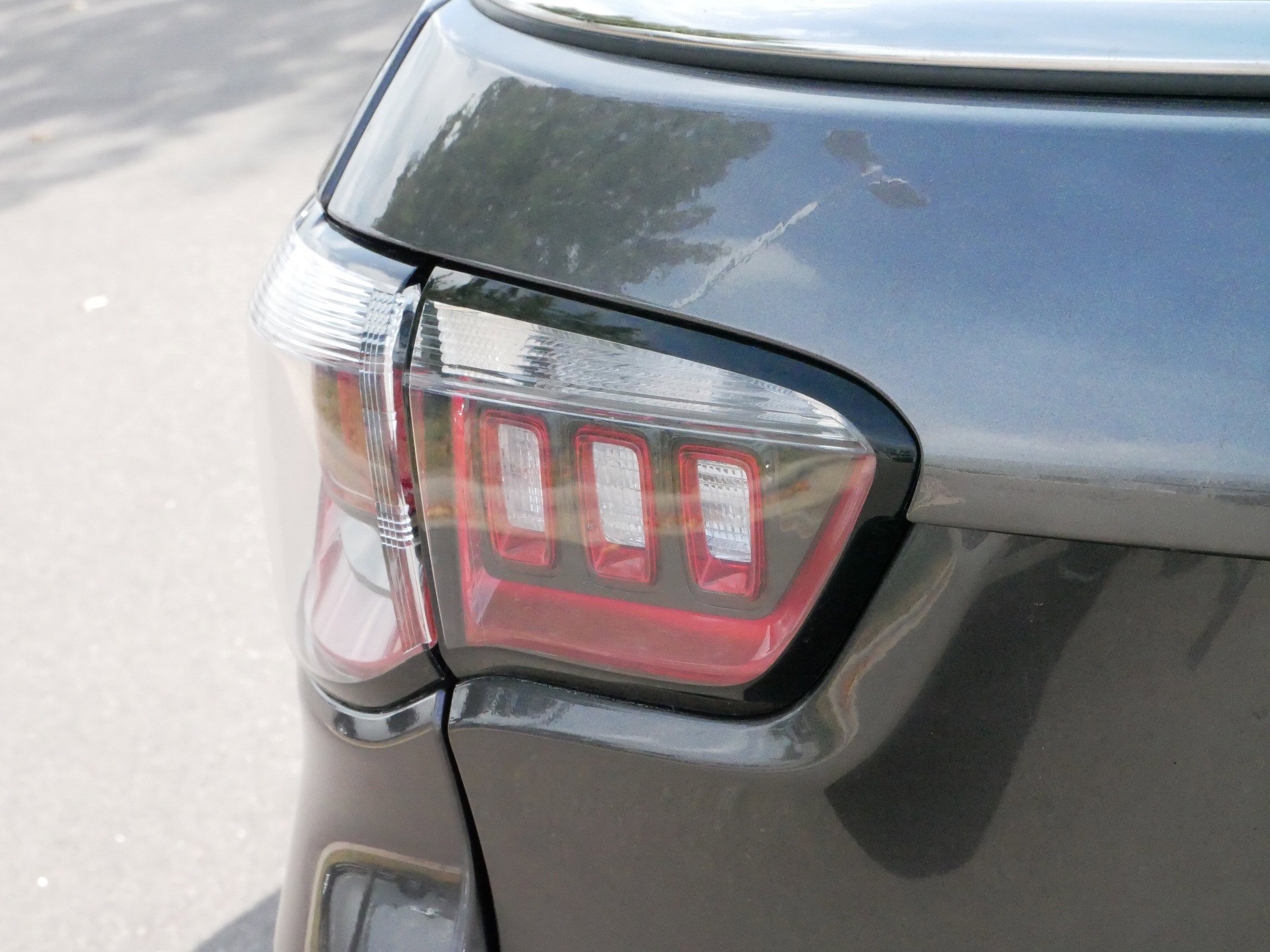 Used 2024 Jeep Compass Limited image 17