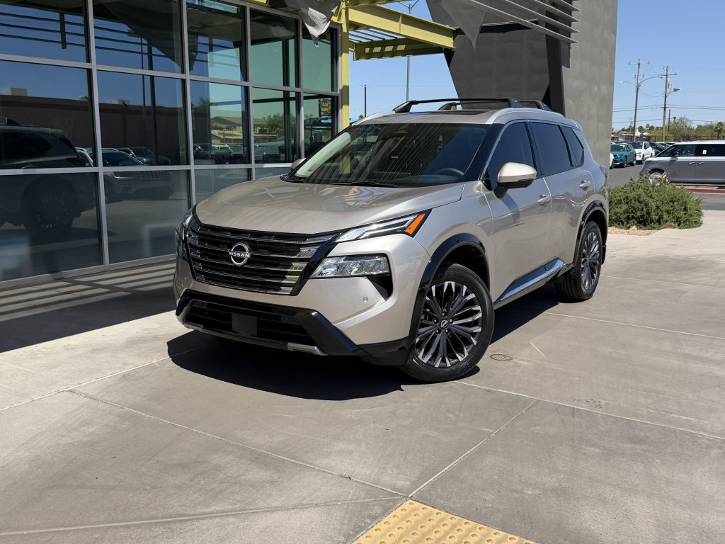 Used 2025 Nissan Rogue Platinum FWD image 2