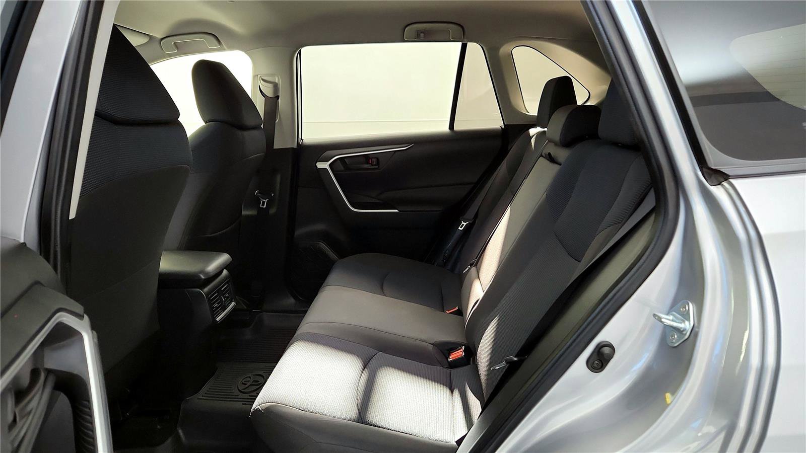 Certified 2022 Toyota RAV4 LE image 33