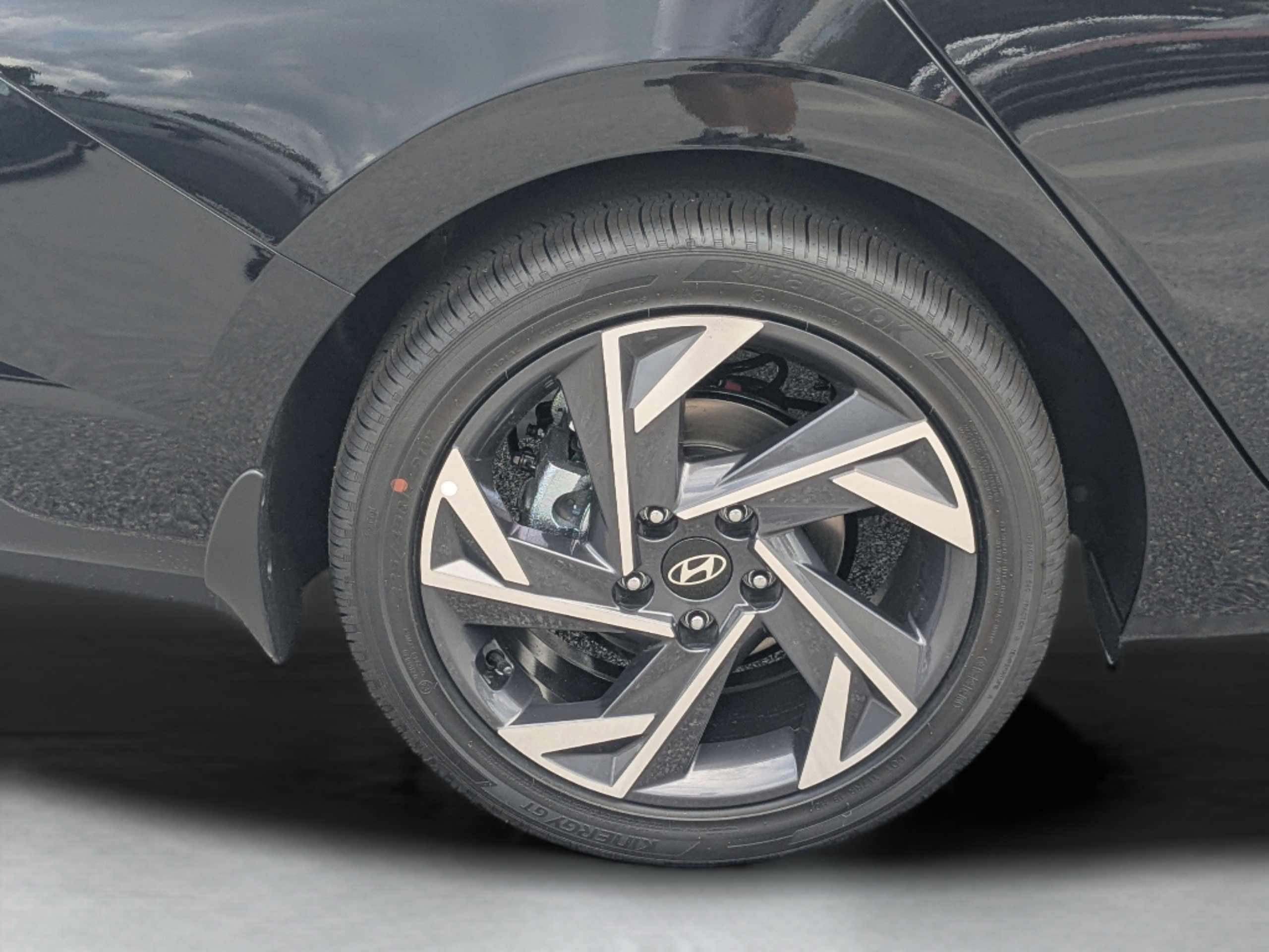 New 2026 Hyundai Elantra Limited FWD image 33