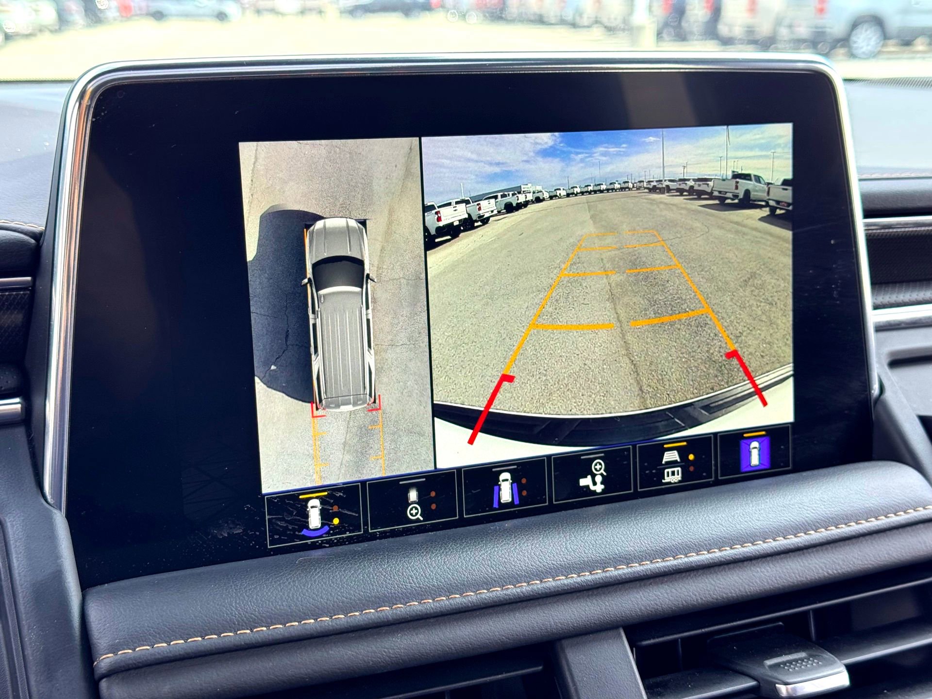 Used 2023 GMC Yukon AT4 w/ Technology Package image 31