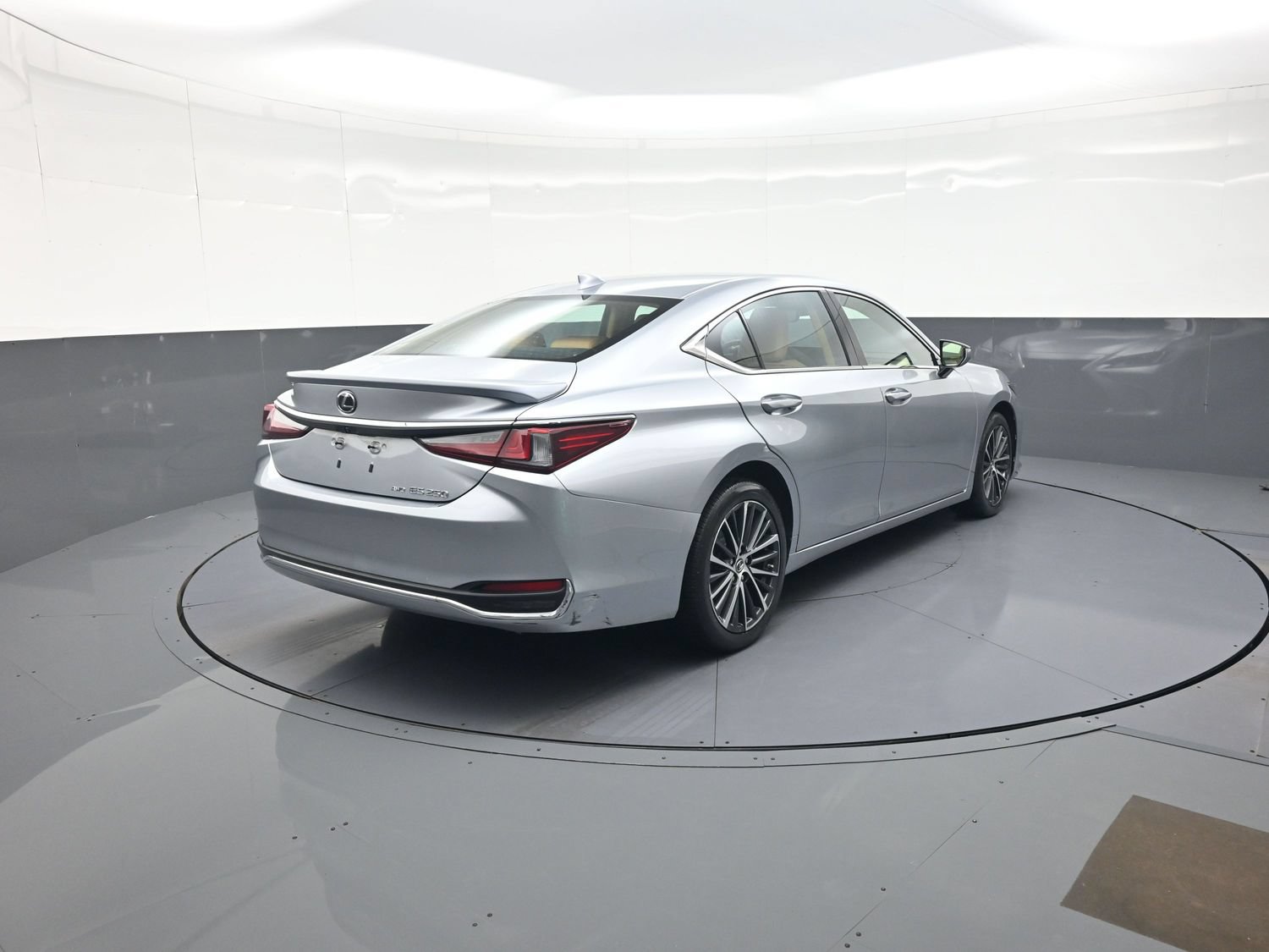 Used 2023 Lexus ES 250 w/ Premium Package AWD/4WD image 3
