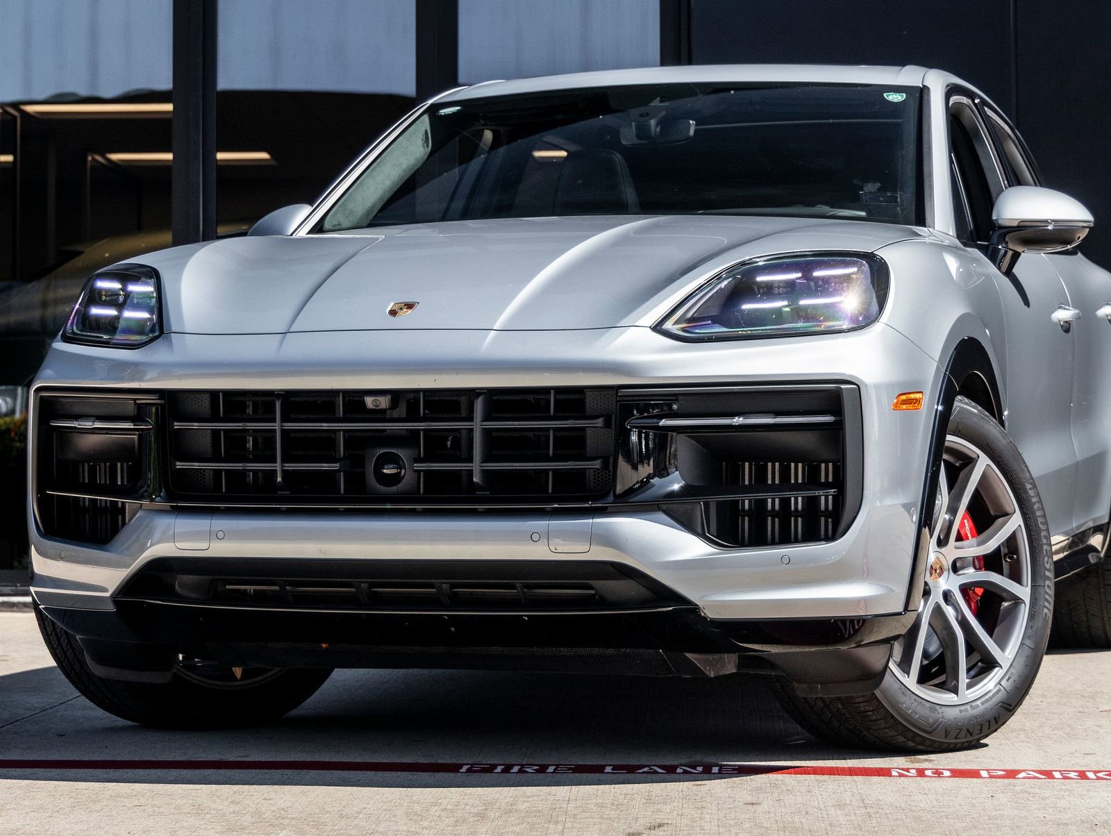 Used 2025 Porsche Cayenne GTS AWD/4WD image 7