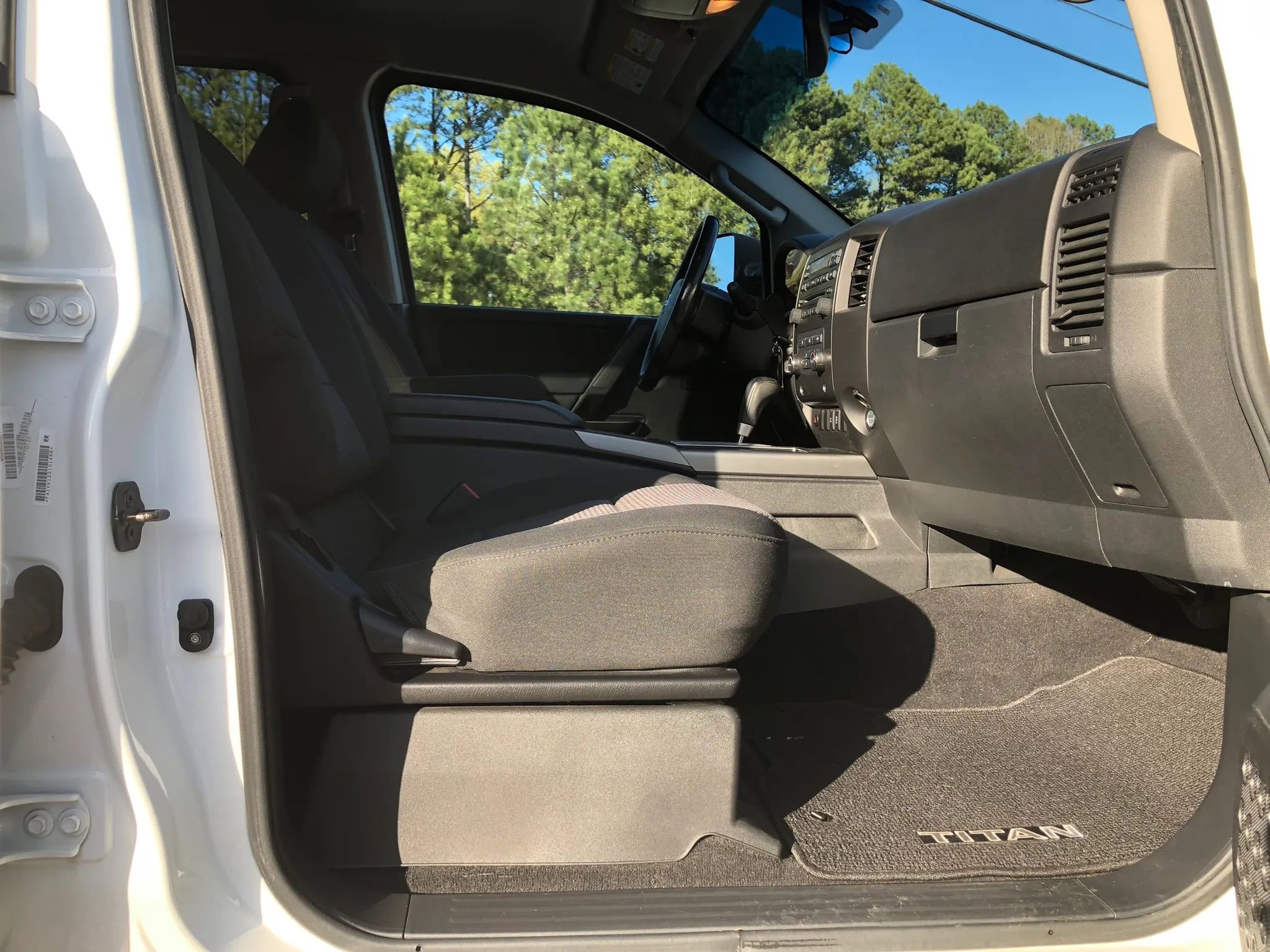 Used 2012 Nissan Titan SV w/ SV Premium Utility Pkg image 13