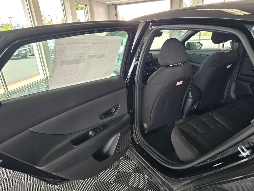 New 2026 Hyundai Elantra SEL FWD image 30