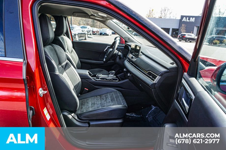 Used 2025 Mitsubishi Outlander SE image 25