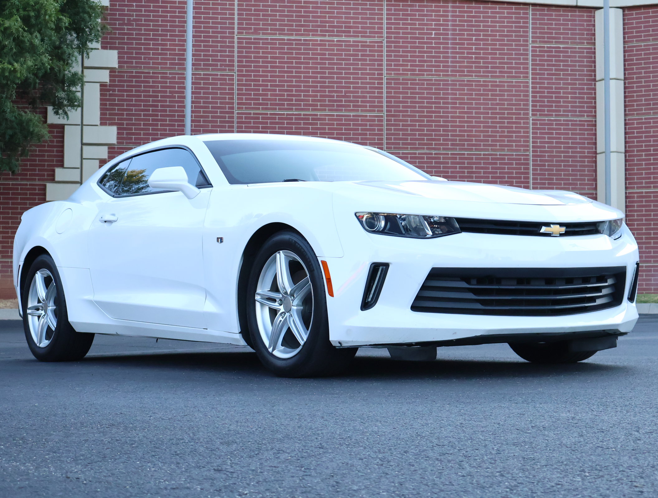 Used 2017 Chevrolet Camaro LT RWD image 1
