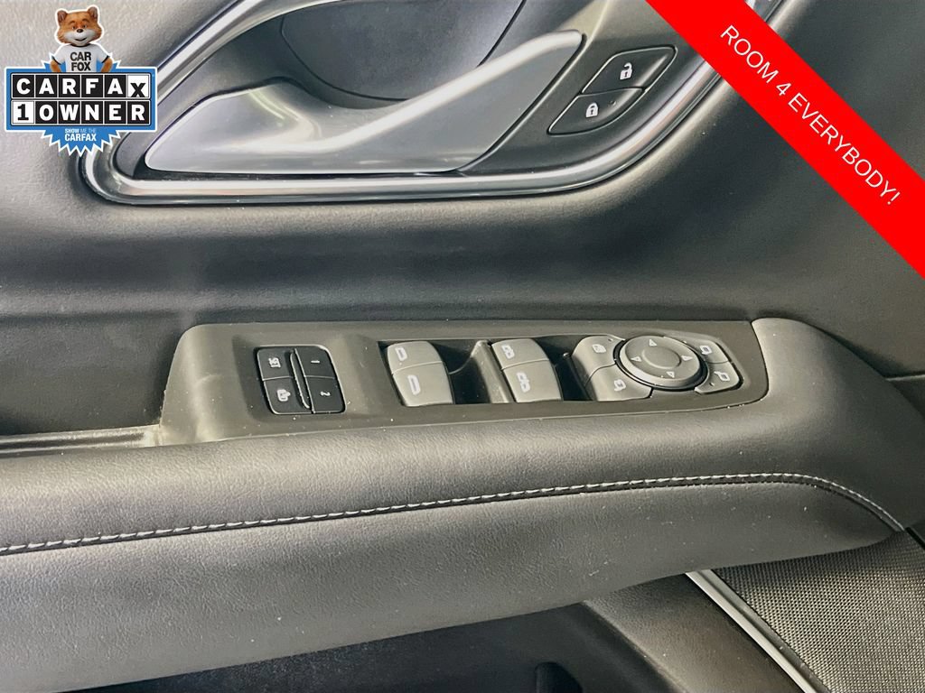 Used 2022 Chevrolet Suburban LT w/ Luxury Package RWD image 18