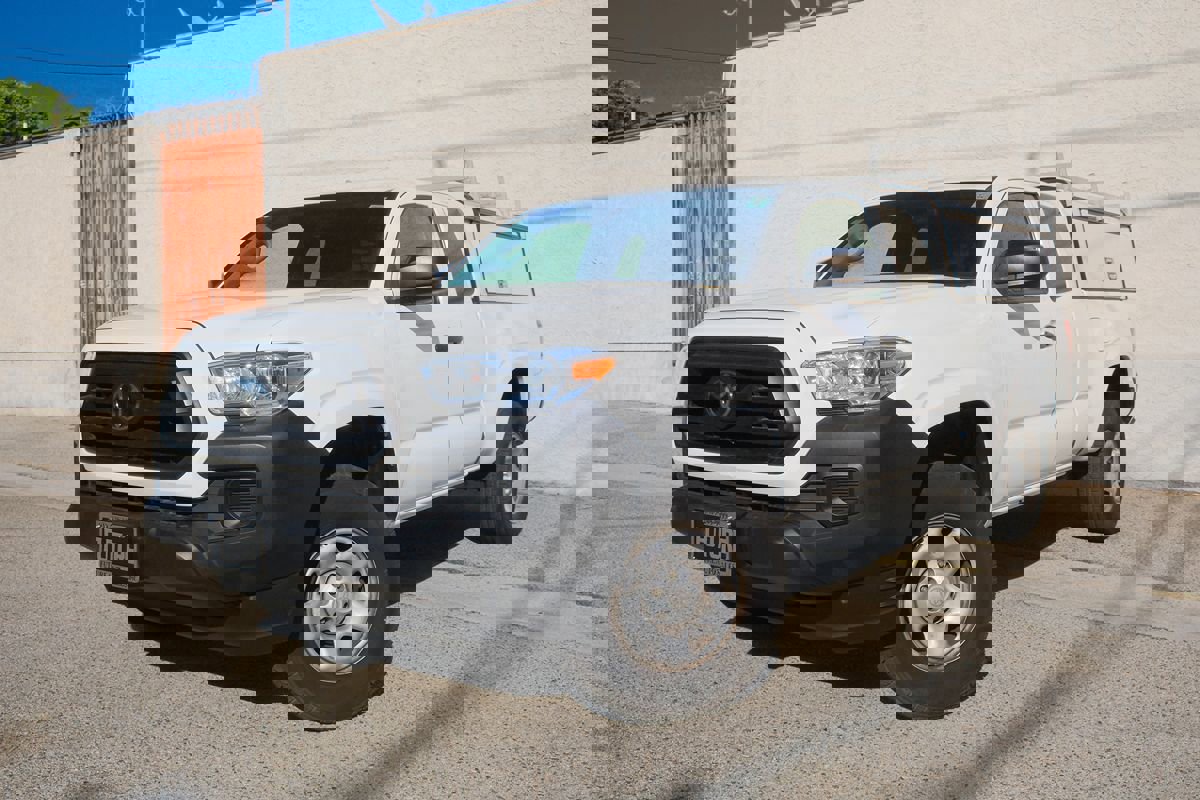 Used 2022 Toyota Tacoma SR image 1