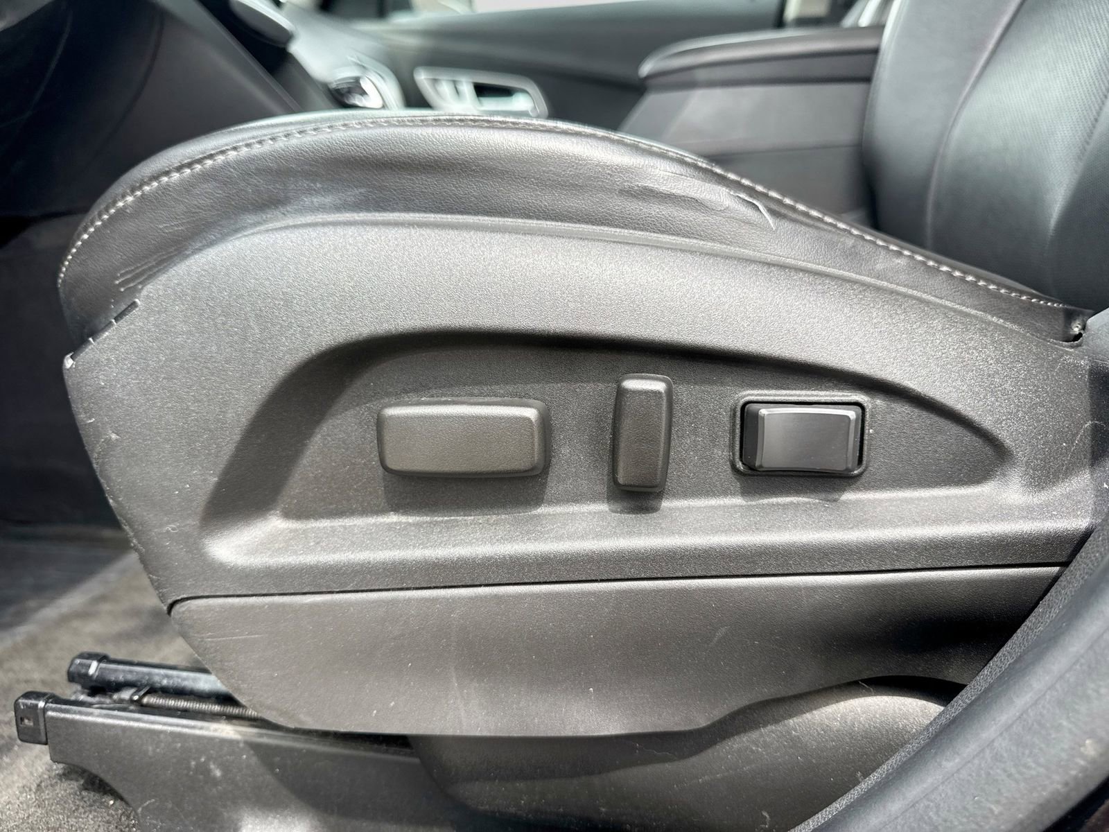 Used 2014 Chevrolet Equinox LTZ AWD/4WD image 3