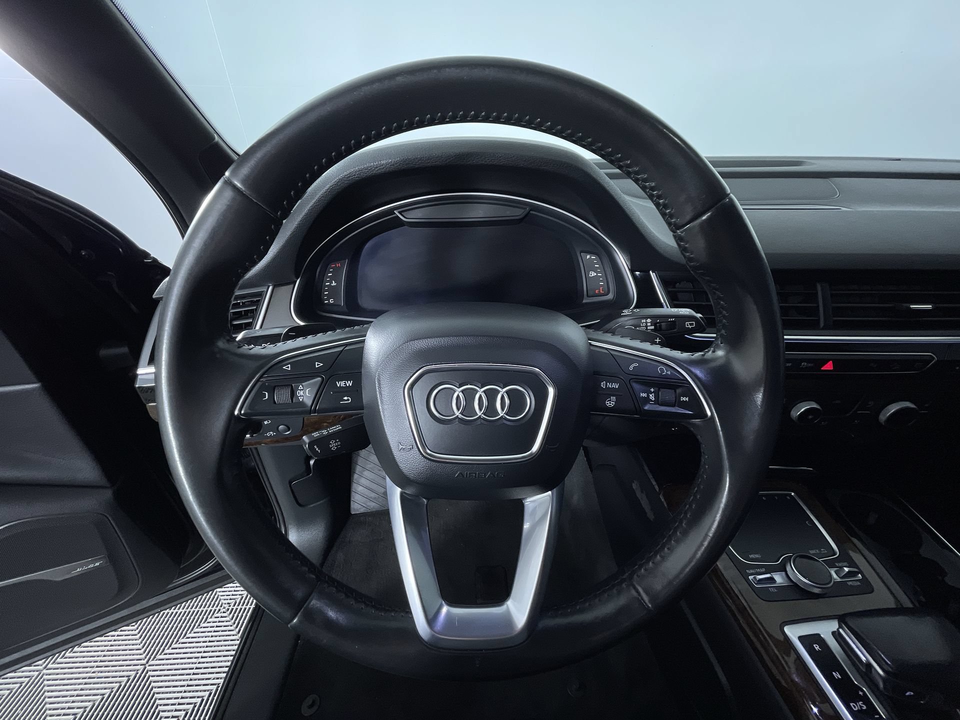 Used 2018 Audi Q7 3.0T Premium Plus w/ Premium Plus Package AWD/4WD image 16