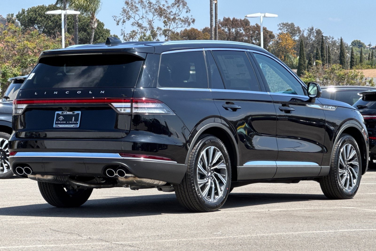 New 2025 Lincoln Aviator 2WD w/ Equipment Group 101A image 3