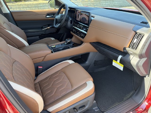 New 2026 Nissan Pathfinder Platinum AWD/4WD image 15