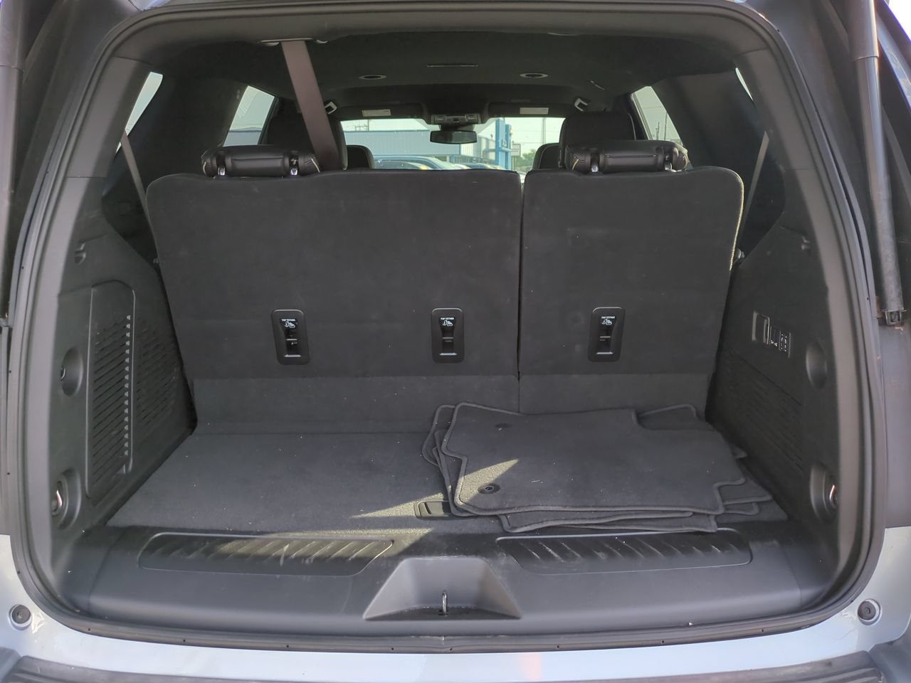 Used 2025 GMC Yukon Elevation AWD/4WD image 13