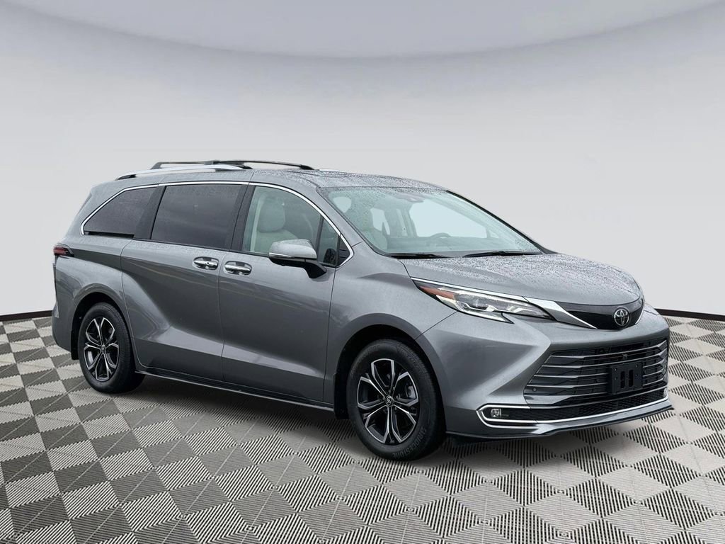 Used 2026 Toyota Sienna Platinum image 1