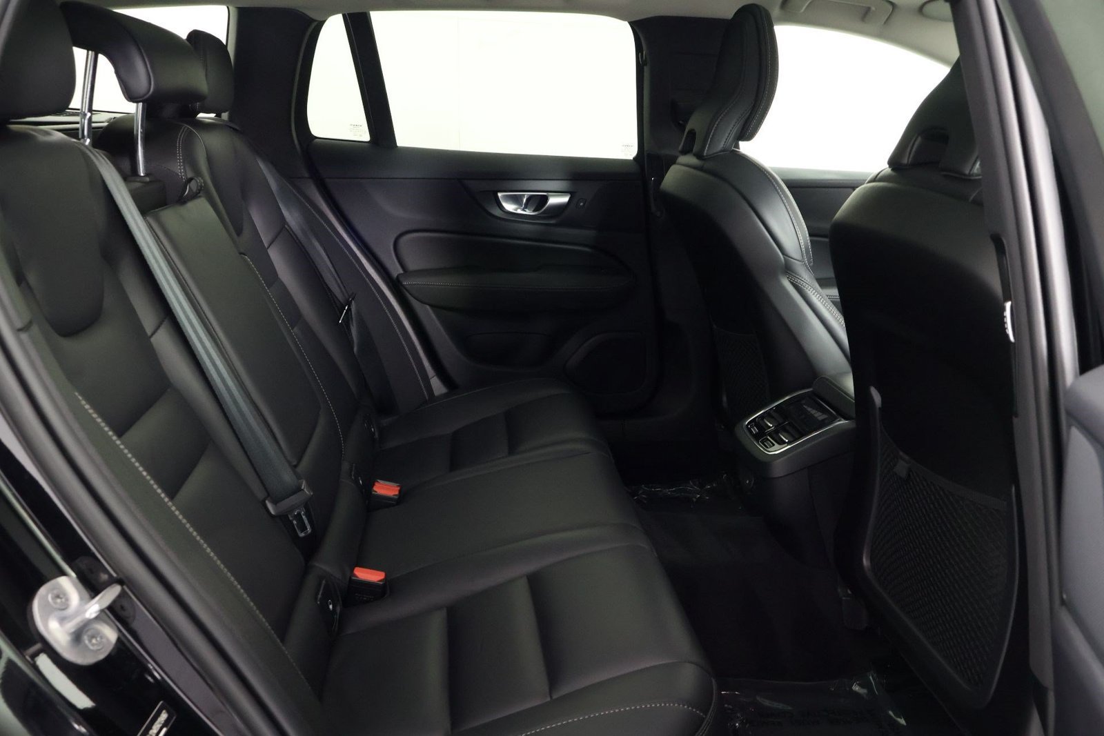 Certified 2024 Volvo V60 B5 Cross Country Ultimate w/ Protection Package Premier AWD/4WD image 30