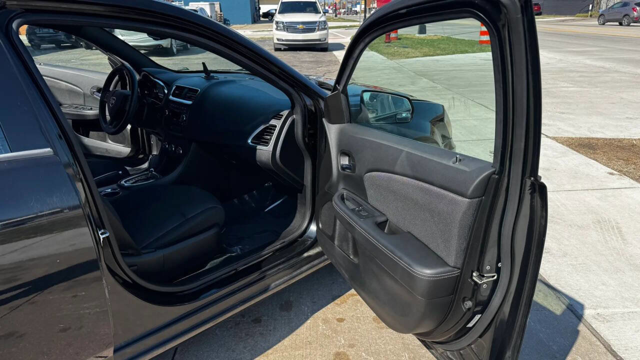Used 2014 Dodge Avenger SE FWD image 12