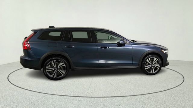 New 2026 Volvo V60 B5 Cross Country Plus w/ Protection Package Premier AWD/4WD image 8