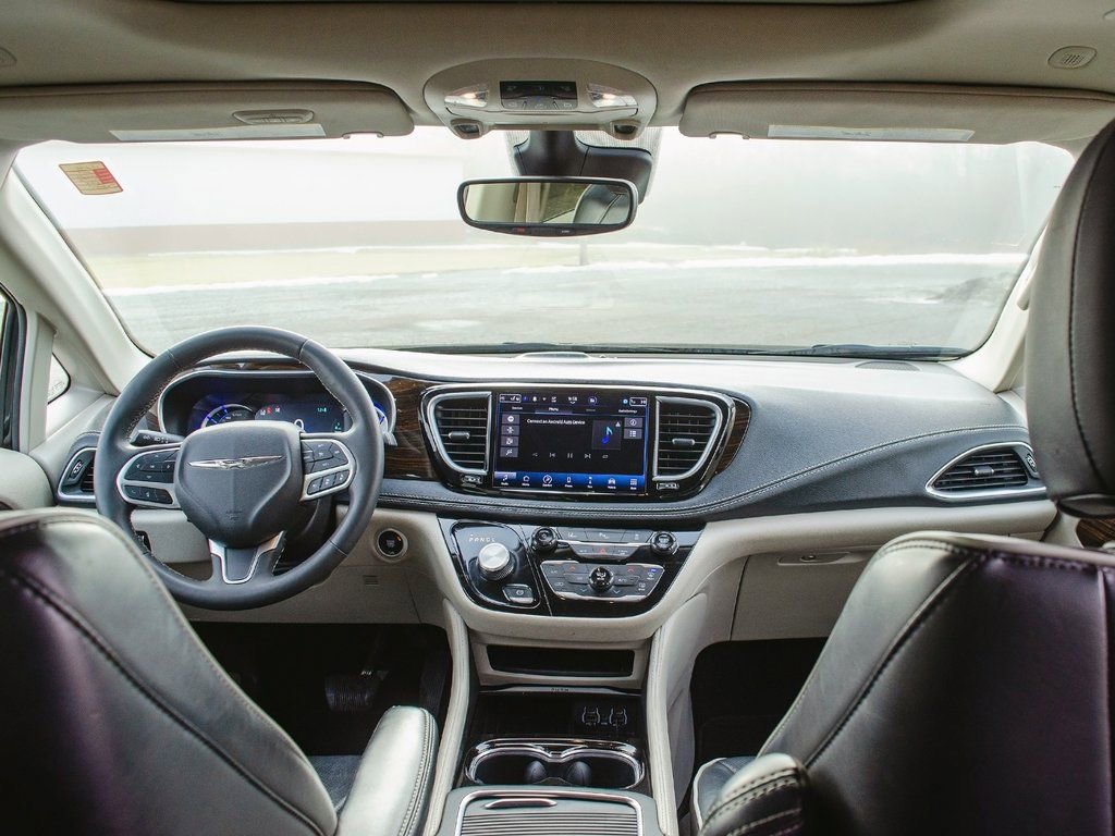 Used 2023 Chrysler Pacifica Limited image 33