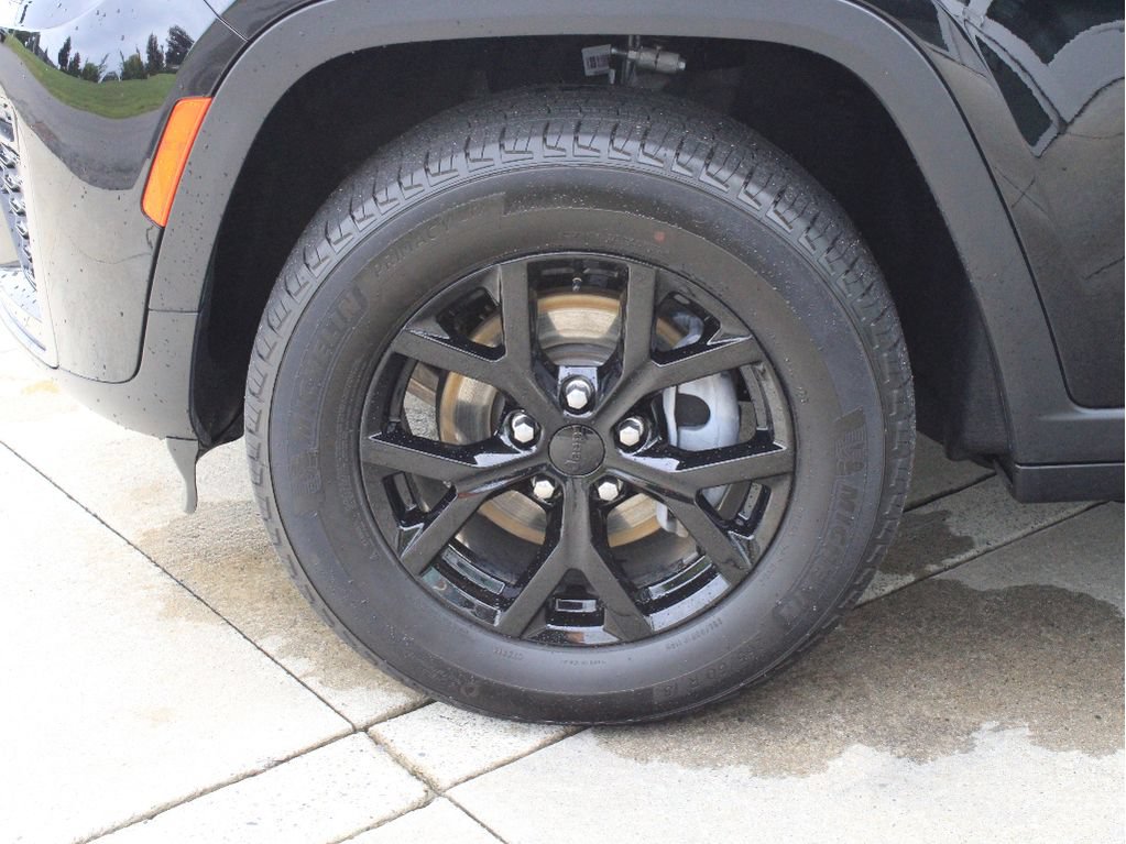 Used 2026 Jeep Grand Cherokee Altitude AWD/4WD image 38