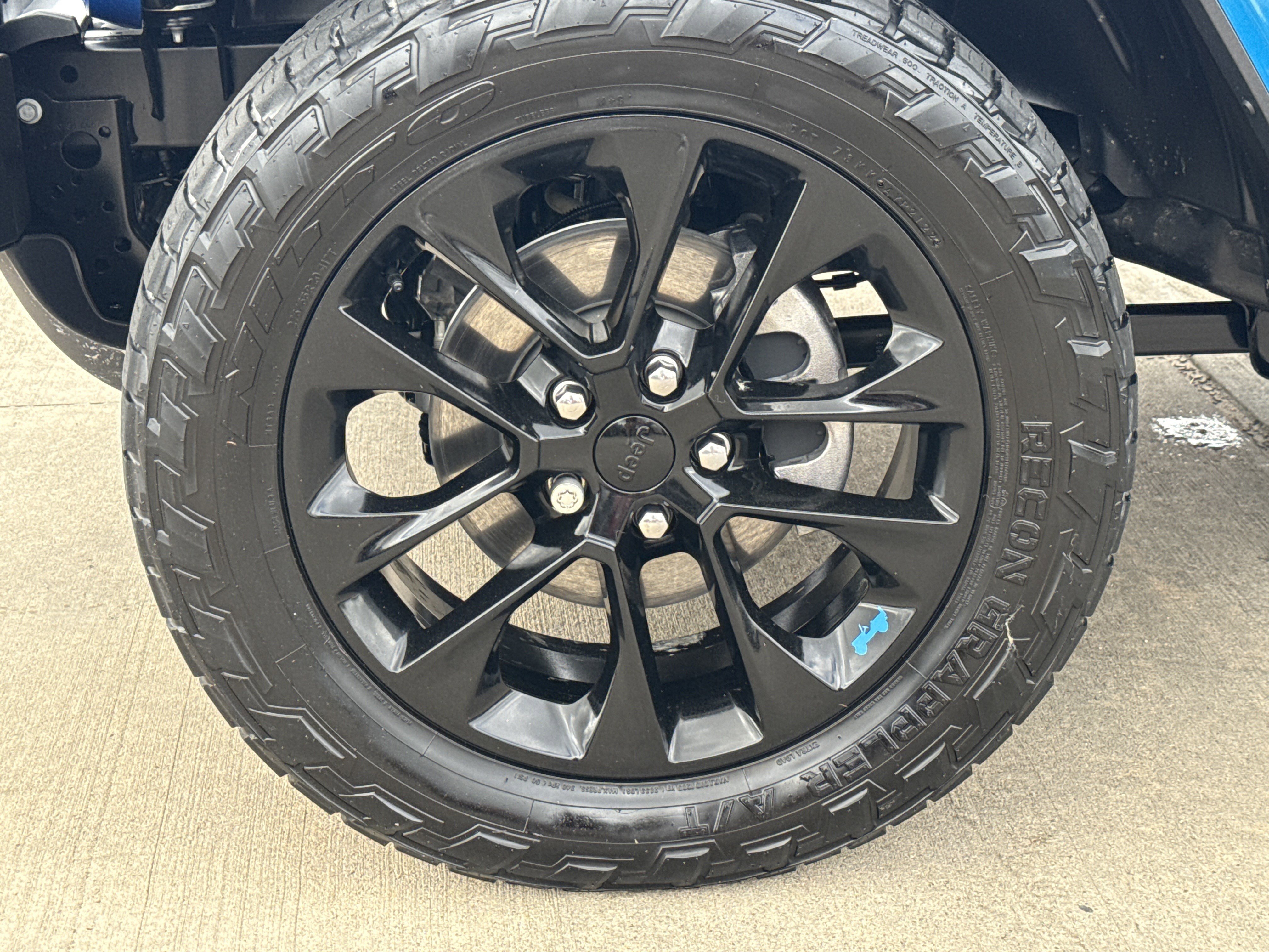 Used 2023 Jeep Wrangler Sahara w/ Cold Weather Group image 9