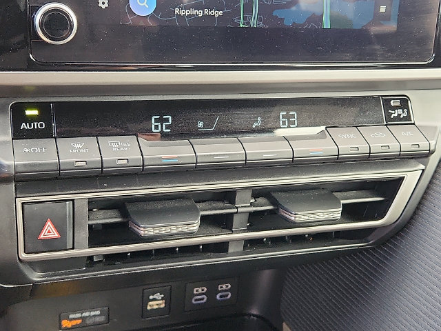 Used 2025 Toyota Camry SE FWD image 15