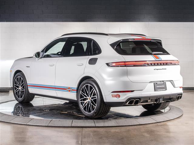 Used 2024 Porsche Cayenne Turbo image 3