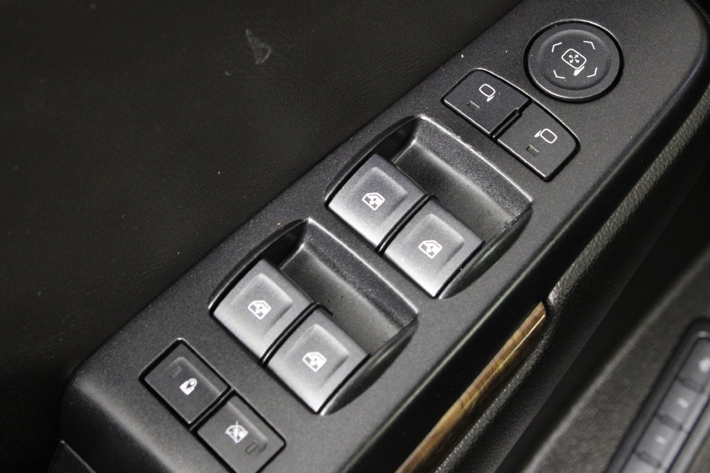 Used 2019 Chevrolet Suburban LT RWD image 21