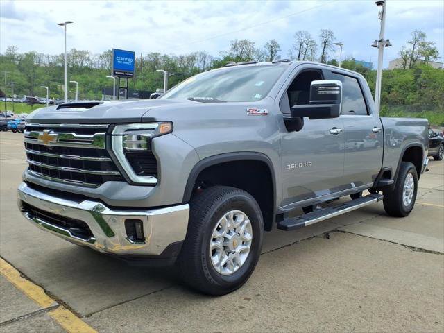 Used 2025 Chevrolet Silverado 3500 LTZ w/ LTZ Plus Package AWD/4WD image 4
