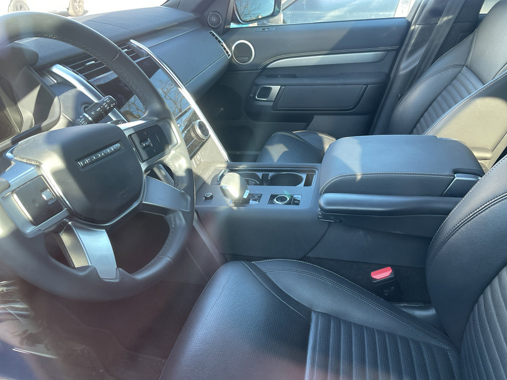 Used 2024 Land Rover Discovery Dynamic SE image 9