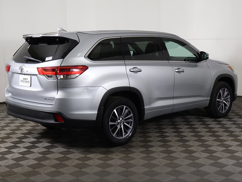 Used 2017 Toyota Highlander XLE image 12