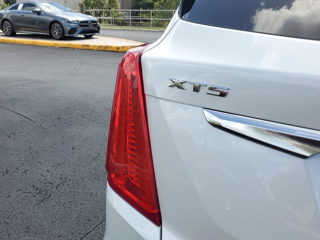 Used 2017 Cadillac XT5 Platinum w/ Driver Assist Package AWD/4WD image 26
